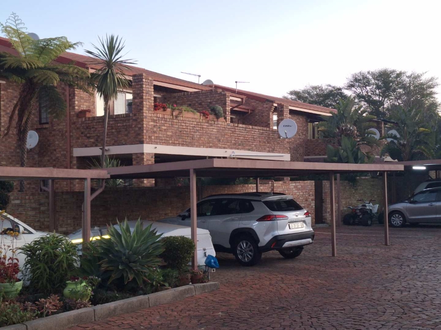 To Let 2 Bedroom Property for Rent in Bromhof Gauteng