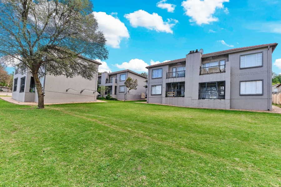 2 Bedroom Property for Sale in Wilgeheuwel Gauteng