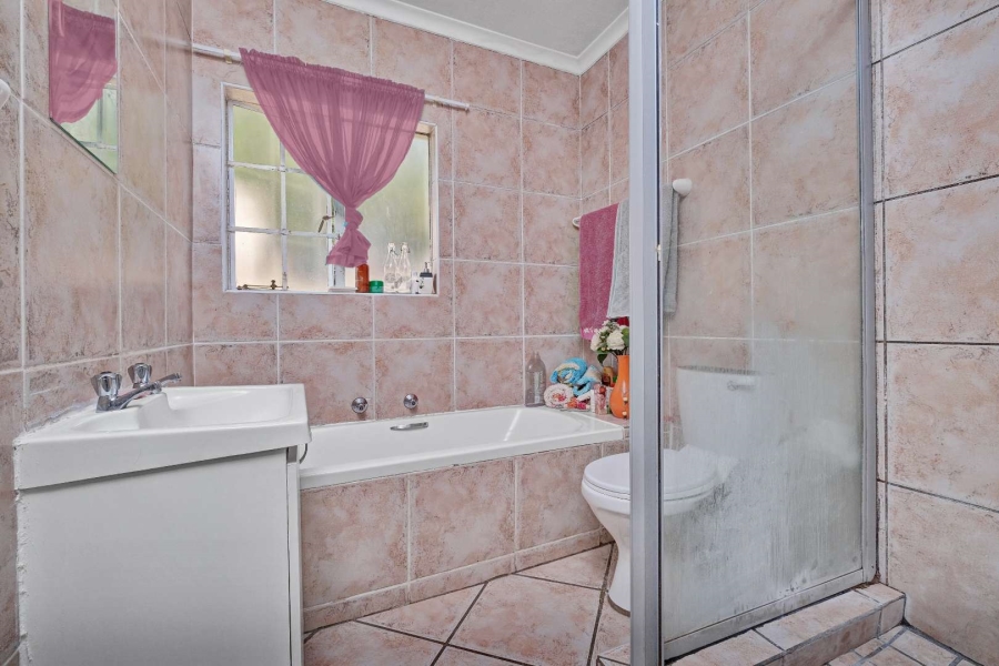 2 Bedroom Property for Sale in Wilgeheuwel Gauteng