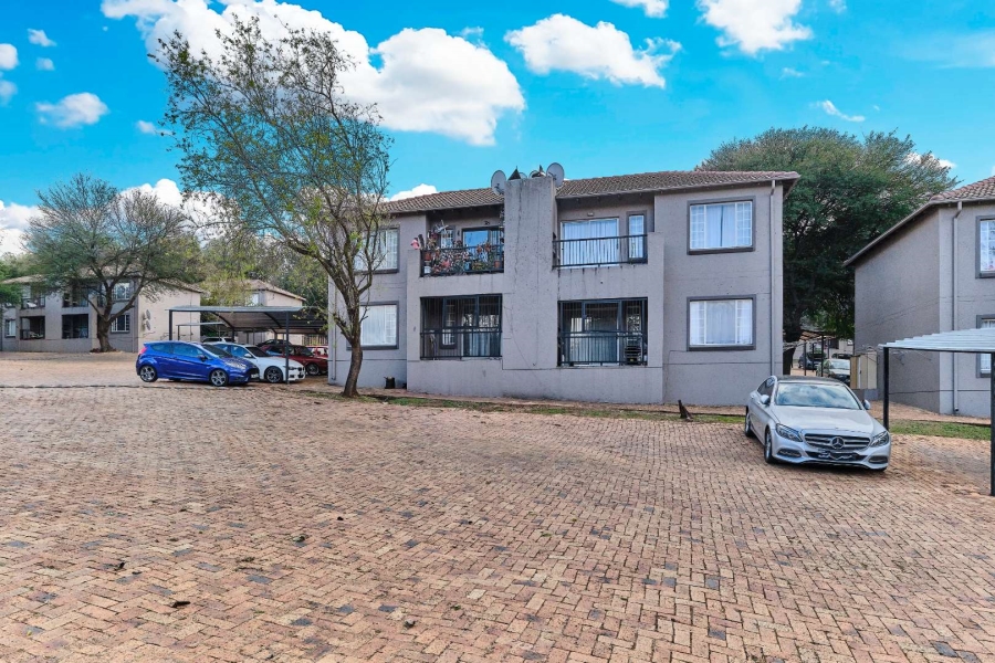 2 Bedroom Property for Sale in Wilgeheuwel Gauteng