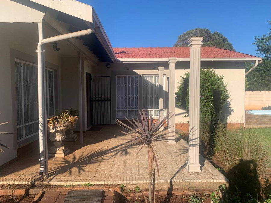 To Let 3 Bedroom Property for Rent in Rondebult Gauteng
