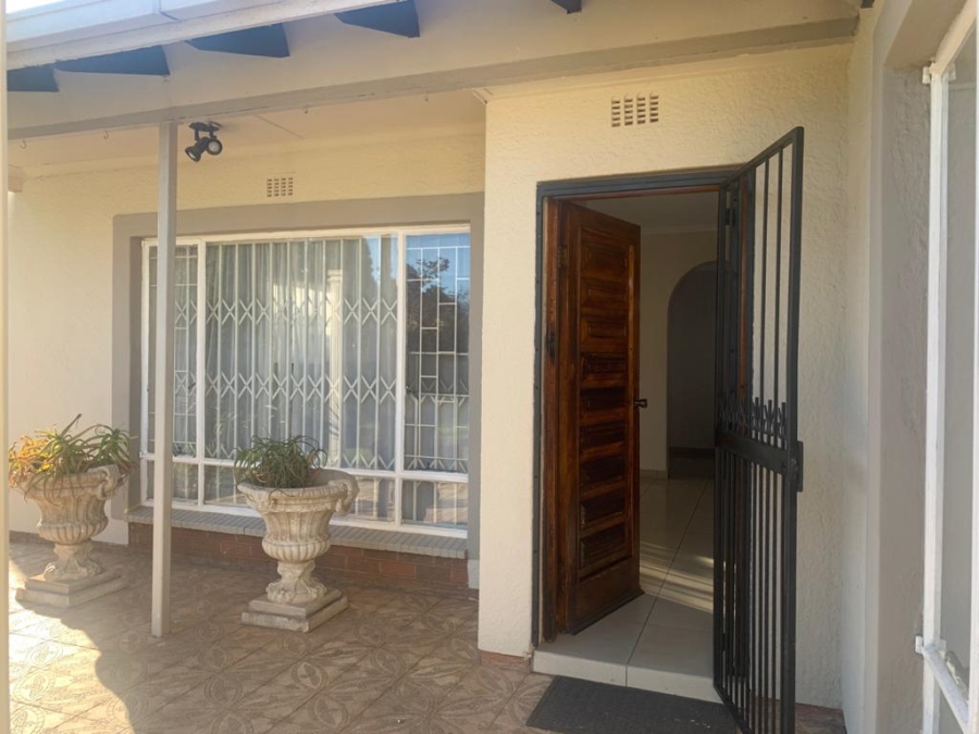 To Let 3 Bedroom Property for Rent in Rondebult Gauteng