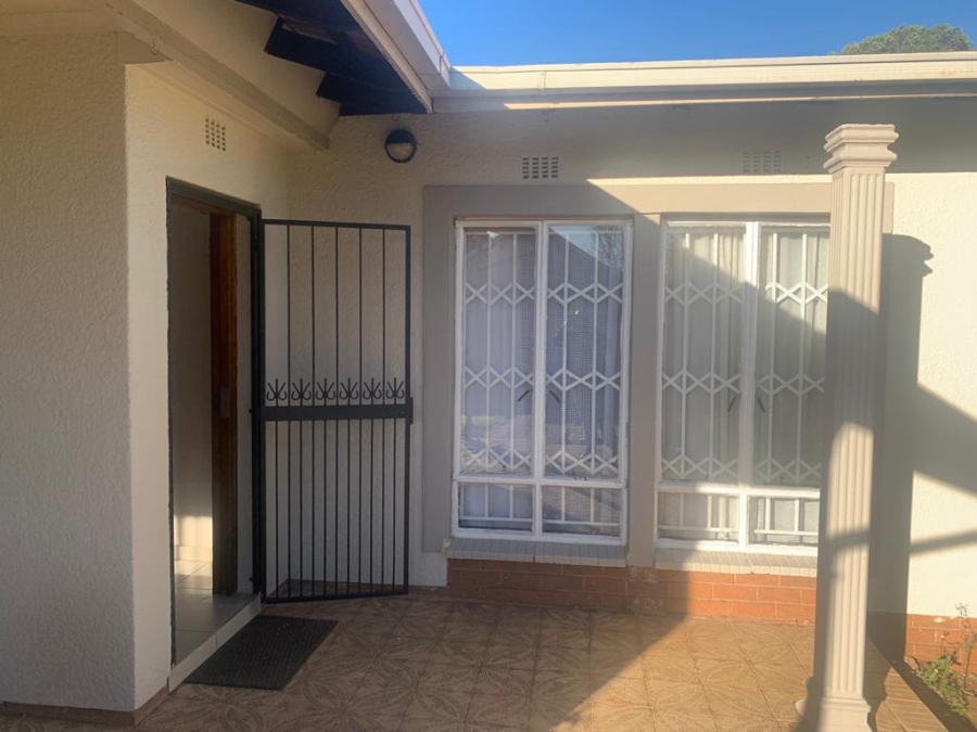 To Let 3 Bedroom Property for Rent in Rondebult Gauteng