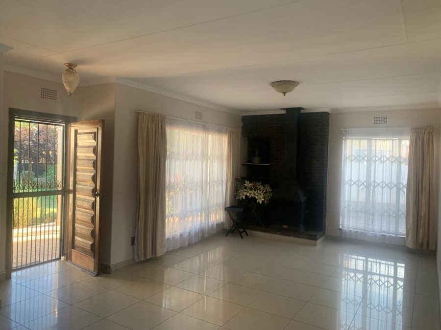 To Let 3 Bedroom Property for Rent in Rondebult Gauteng