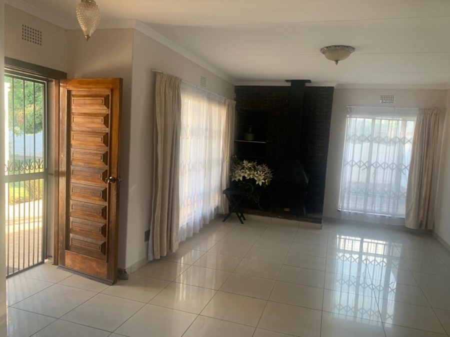 To Let 3 Bedroom Property for Rent in Rondebult Gauteng