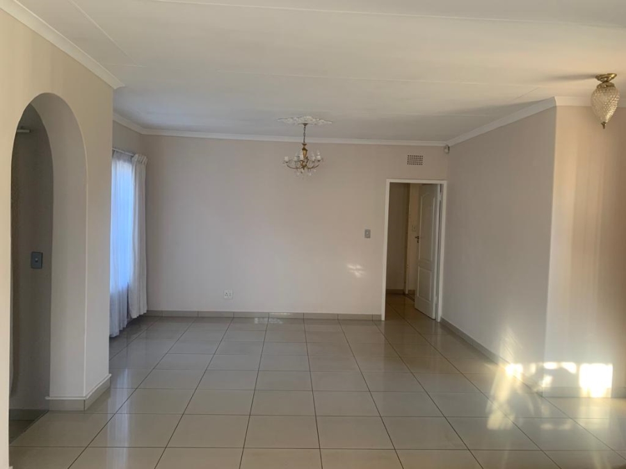 To Let 3 Bedroom Property for Rent in Rondebult Gauteng