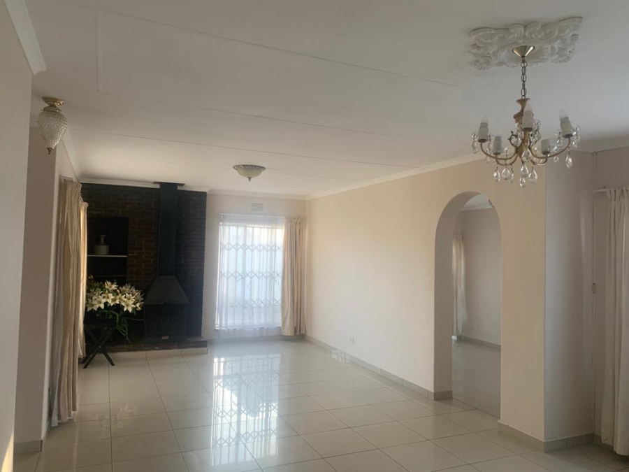 To Let 3 Bedroom Property for Rent in Rondebult Gauteng