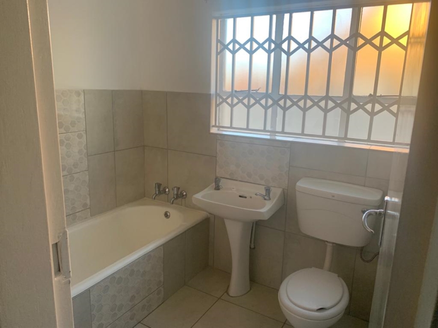 To Let 3 Bedroom Property for Rent in Rondebult Gauteng