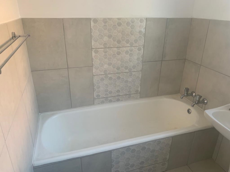 To Let 3 Bedroom Property for Rent in Rondebult Gauteng