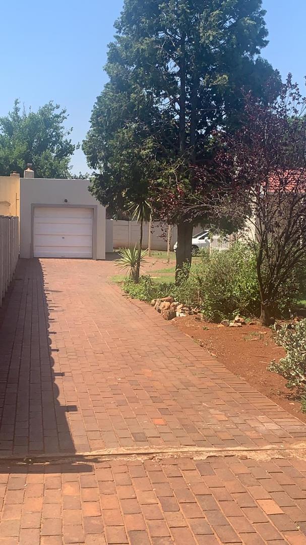 To Let 3 Bedroom Property for Rent in Rondebult Gauteng
