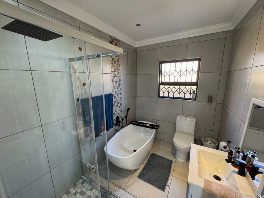 3 Bedroom Property for Sale in New Redruth Gauteng