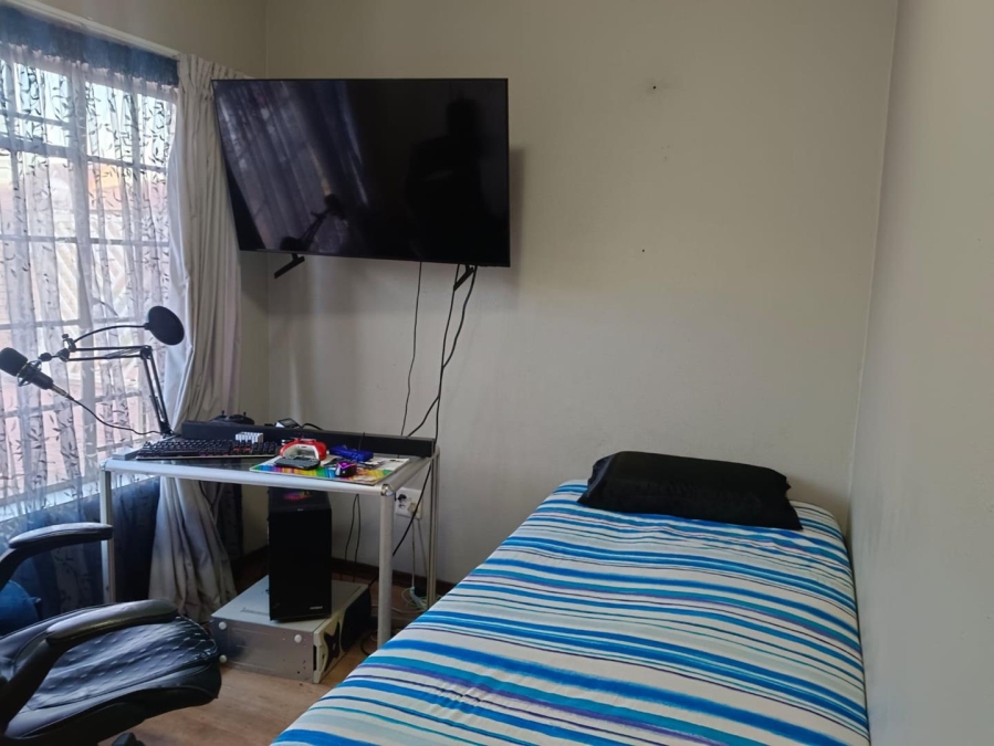 3 Bedroom Property for Sale in New Redruth Gauteng