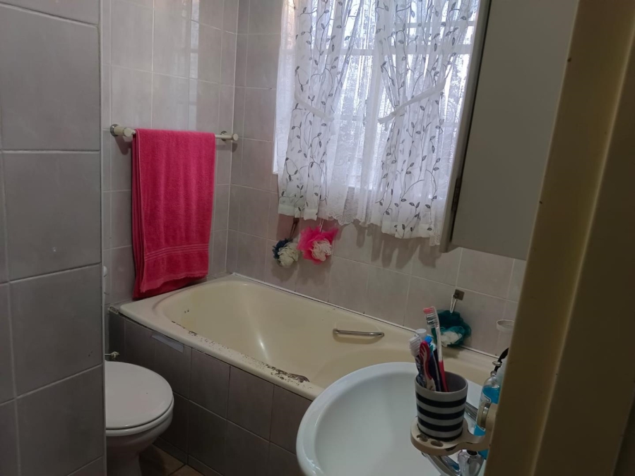 3 Bedroom Property for Sale in New Redruth Gauteng