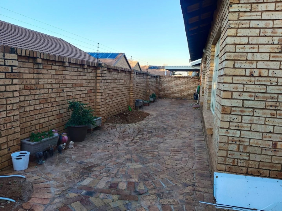 3 Bedroom Property for Sale in New Redruth Gauteng