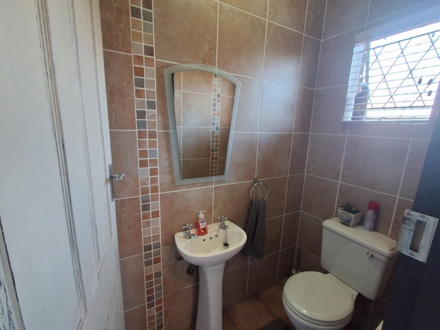 3 Bedroom Property for Sale in Brackenhurst Gauteng