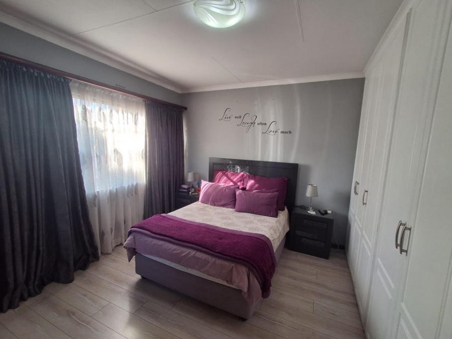 3 Bedroom Property for Sale in Brackenhurst Gauteng