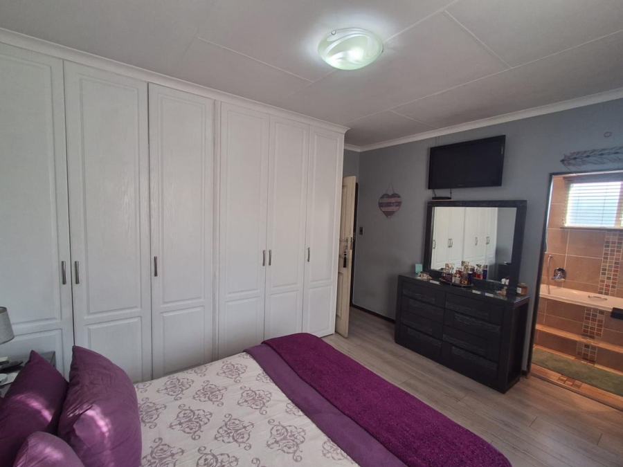 3 Bedroom Property for Sale in Brackenhurst Gauteng