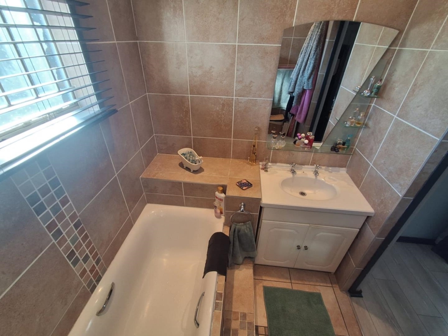 3 Bedroom Property for Sale in Brackenhurst Gauteng