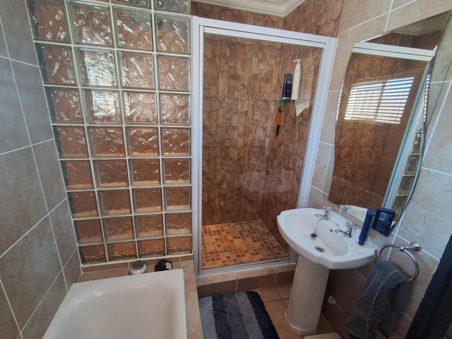 3 Bedroom Property for Sale in Brackenhurst Gauteng