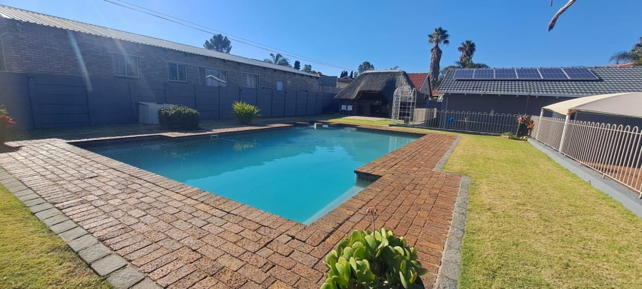 3 Bedroom Property for Sale in Brackendowns Gauteng