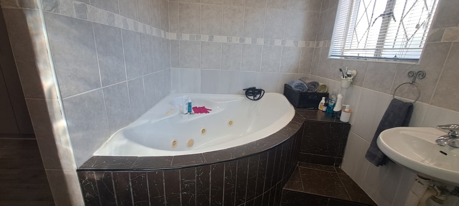 3 Bedroom Property for Sale in Brackendowns Gauteng