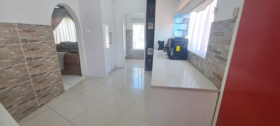 3 Bedroom Property for Sale in Brackendowns Gauteng