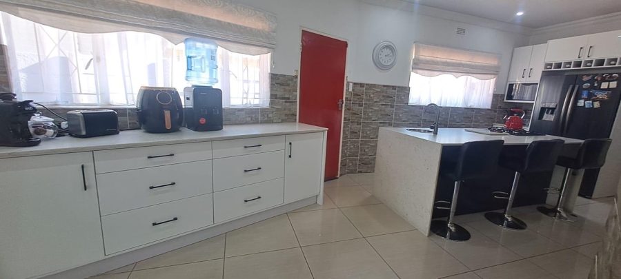3 Bedroom Property for Sale in Brackendowns Gauteng