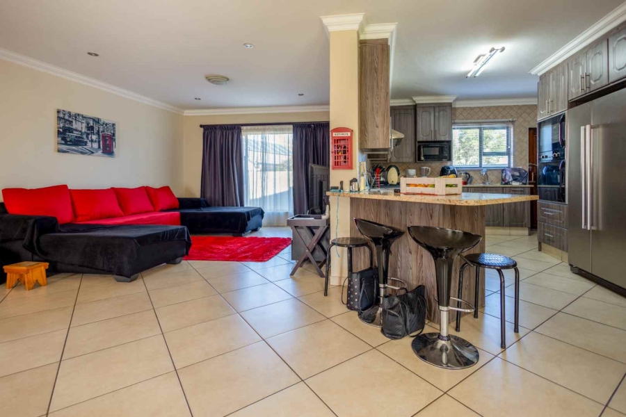 To Let 6 Bedroom Property for Rent in The Wilds Gauteng