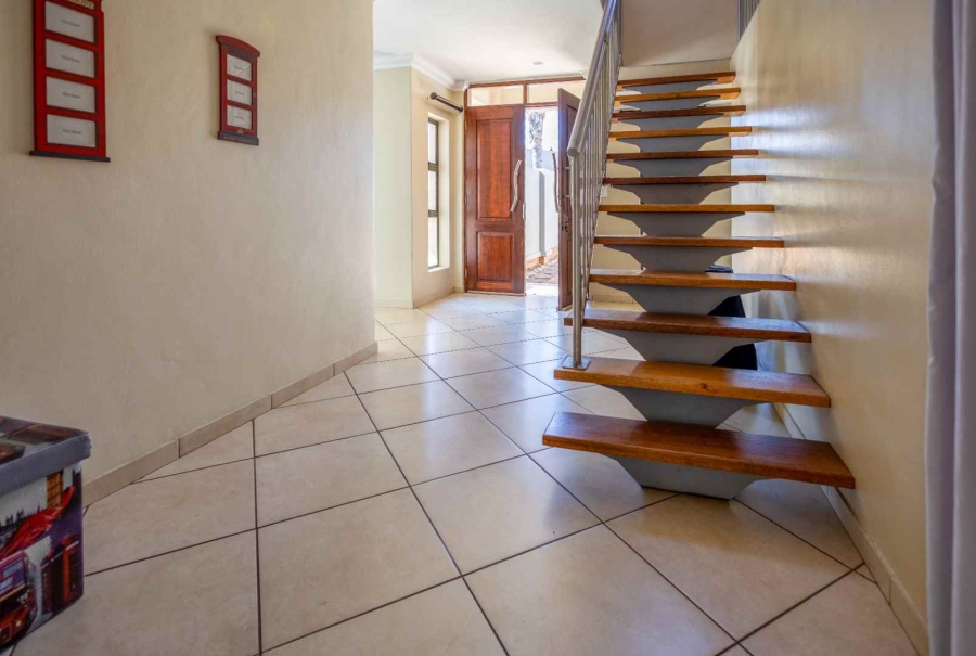 To Let 6 Bedroom Property for Rent in The Wilds Gauteng