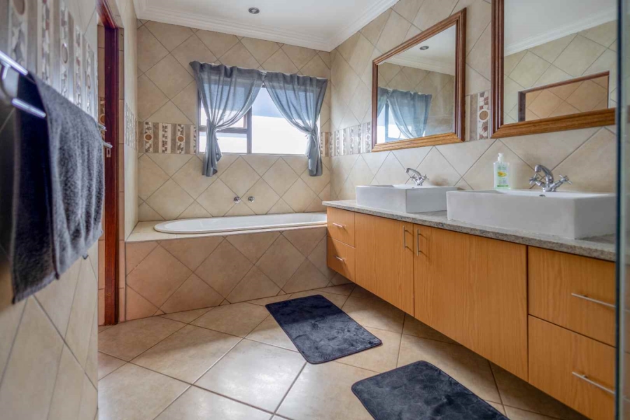 To Let 6 Bedroom Property for Rent in The Wilds Gauteng