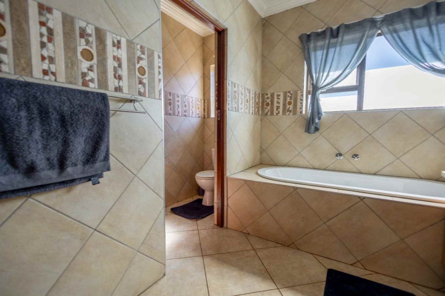 To Let 6 Bedroom Property for Rent in The Wilds Gauteng