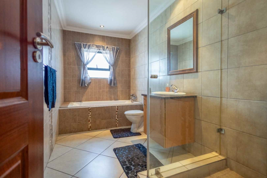 To Let 6 Bedroom Property for Rent in The Wilds Gauteng