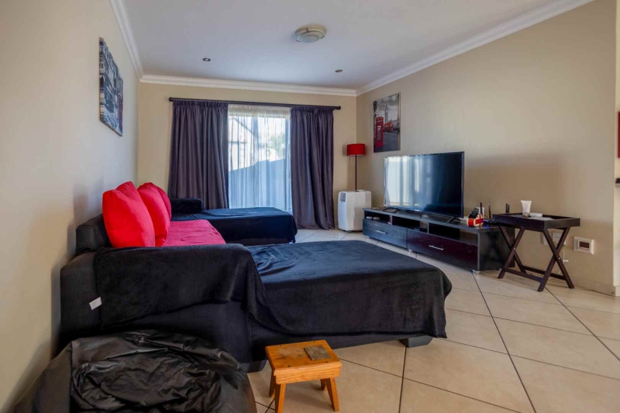 To Let 6 Bedroom Property for Rent in The Wilds Gauteng
