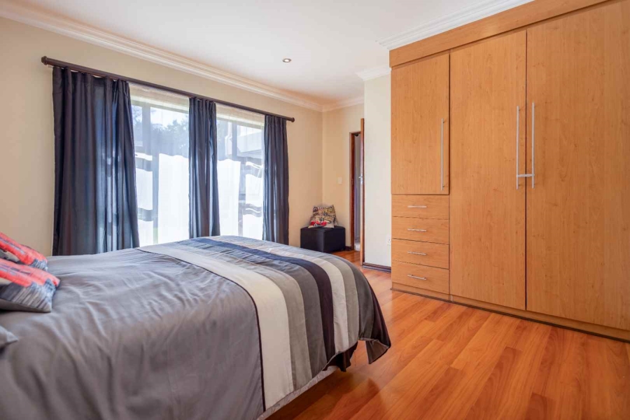 To Let 6 Bedroom Property for Rent in The Wilds Gauteng
