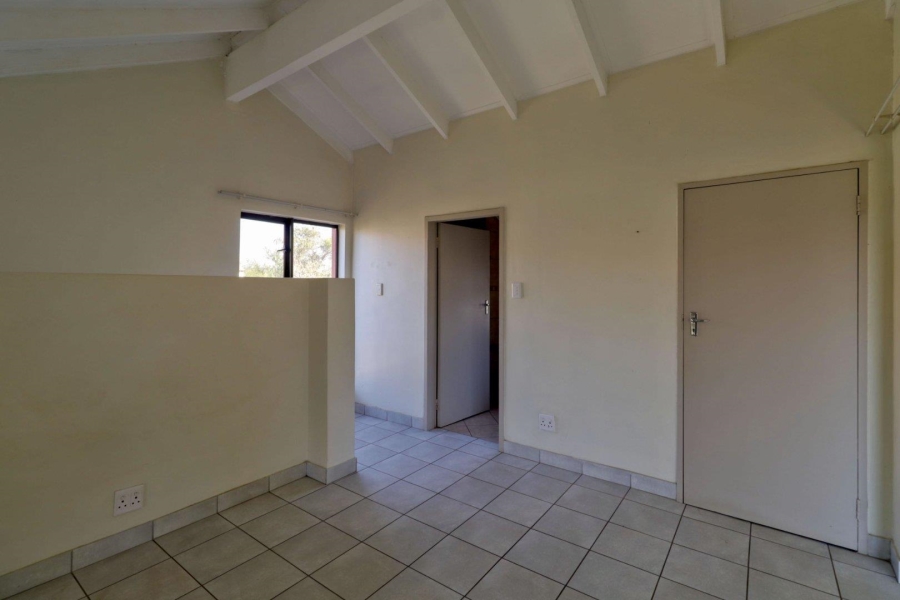 1 Bedroom Property for Sale in Oukraal Estate Gauteng