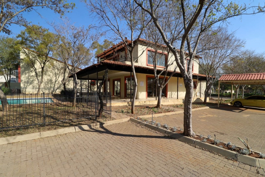 1 Bedroom Property for Sale in Oukraal Estate Gauteng