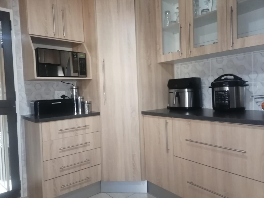 3 Bedroom Property for Sale in Birchleigh North Gauteng