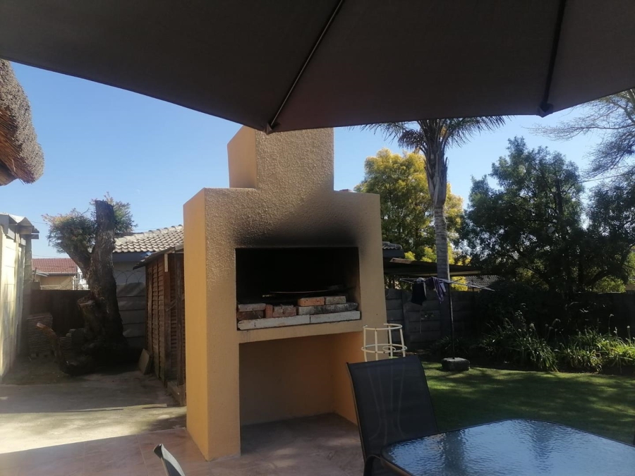 3 Bedroom Property for Sale in Birchleigh North Gauteng