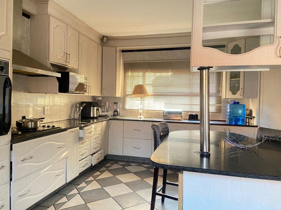 4 Bedroom Property for Sale in Birchleigh North Gauteng