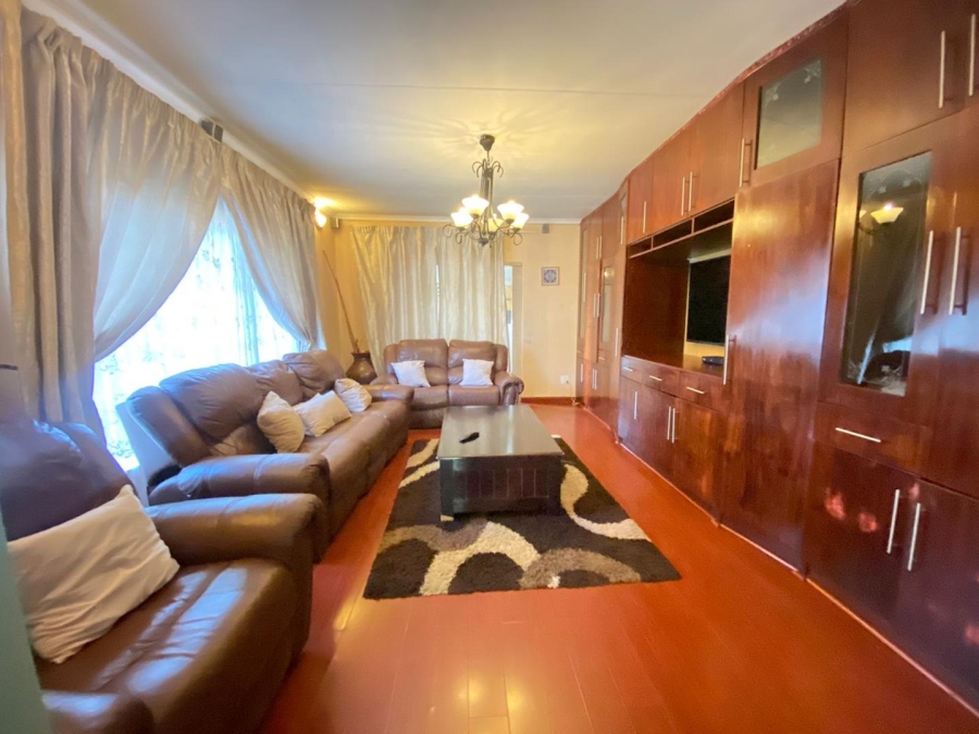 4 Bedroom Property for Sale in Birchleigh North Gauteng