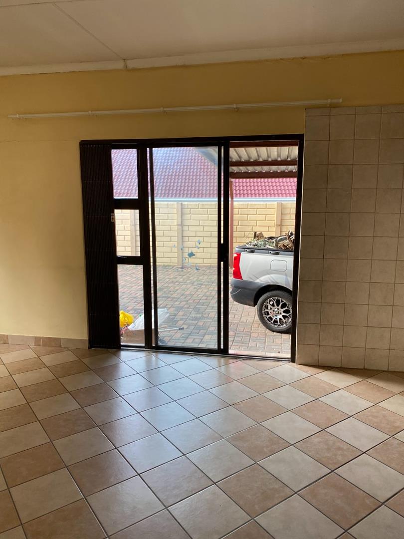 4 Bedroom Property for Sale in Birchleigh North Gauteng