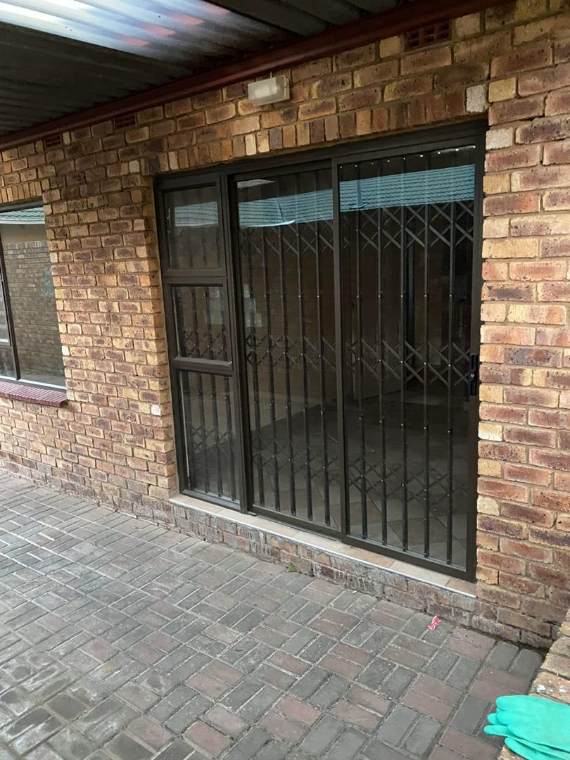 4 Bedroom Property for Sale in Birchleigh North Gauteng