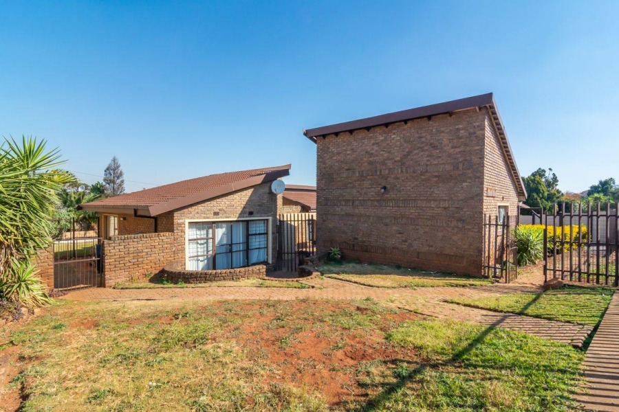 3 Bedroom Property for Sale in Roodepoort Gauteng