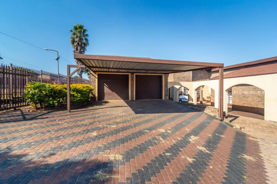 3 Bedroom Property for Sale in Roodepoort Gauteng