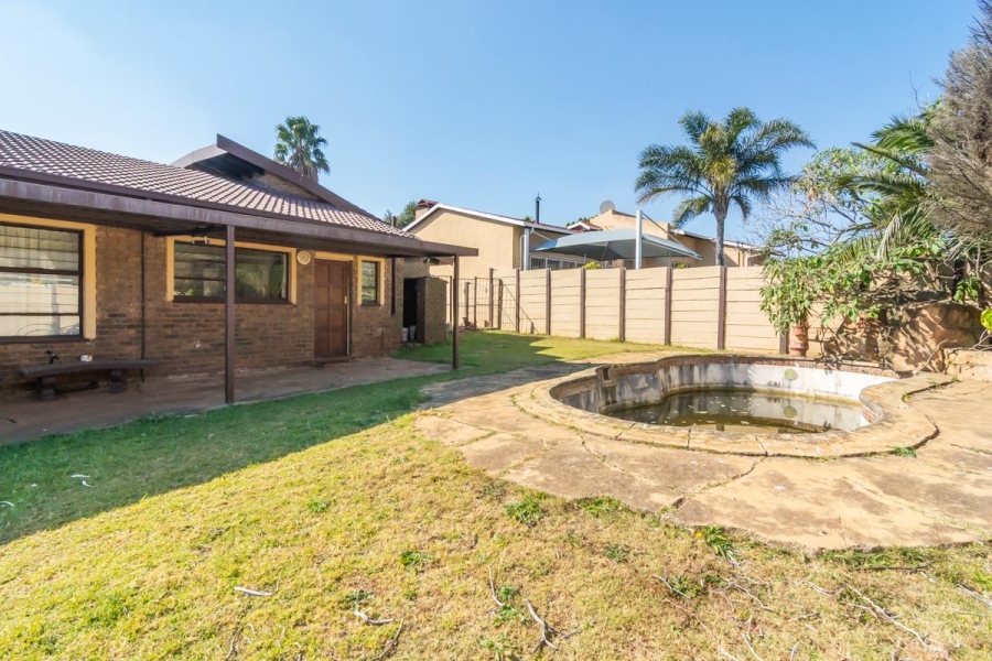 3 Bedroom Property for Sale in Roodepoort Gauteng