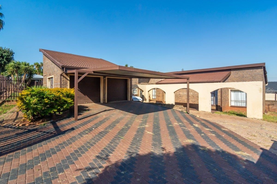 3 Bedroom Property for Sale in Roodepoort Gauteng