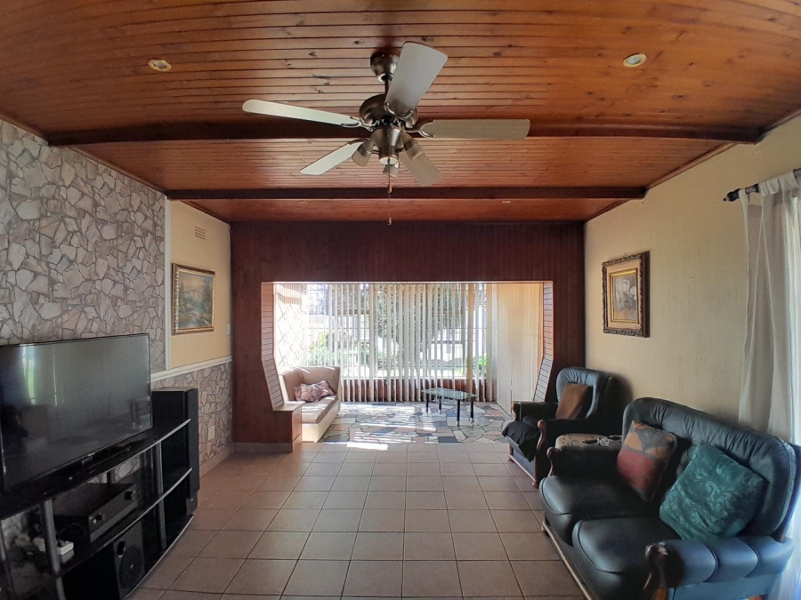 5 Bedroom Property for Sale in Rewlatch Gauteng