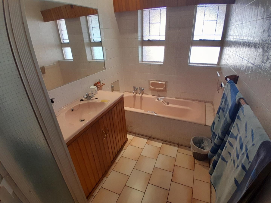 5 Bedroom Property for Sale in Rewlatch Gauteng