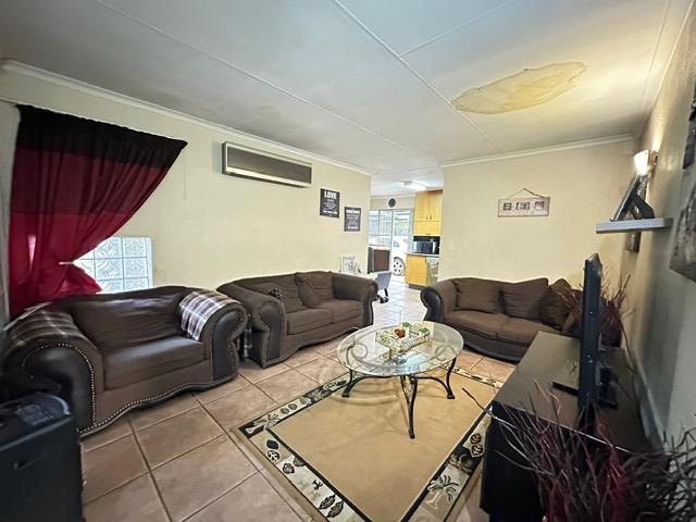 To Let 4 Bedroom Property for Rent in Heuweloord Gauteng