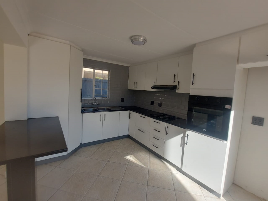 To Let 4 Bedroom Property for Rent in Equestria Gauteng